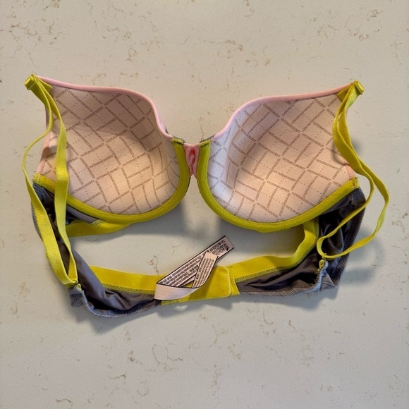 𝅺Victoria’s Secret Uplift Semi Demi bra 34B - Picture 4 of 9